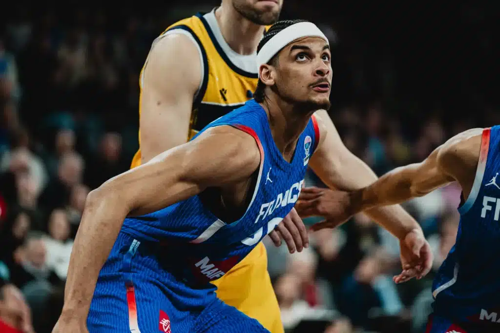 Neal Sako avec le maillot des Bleus